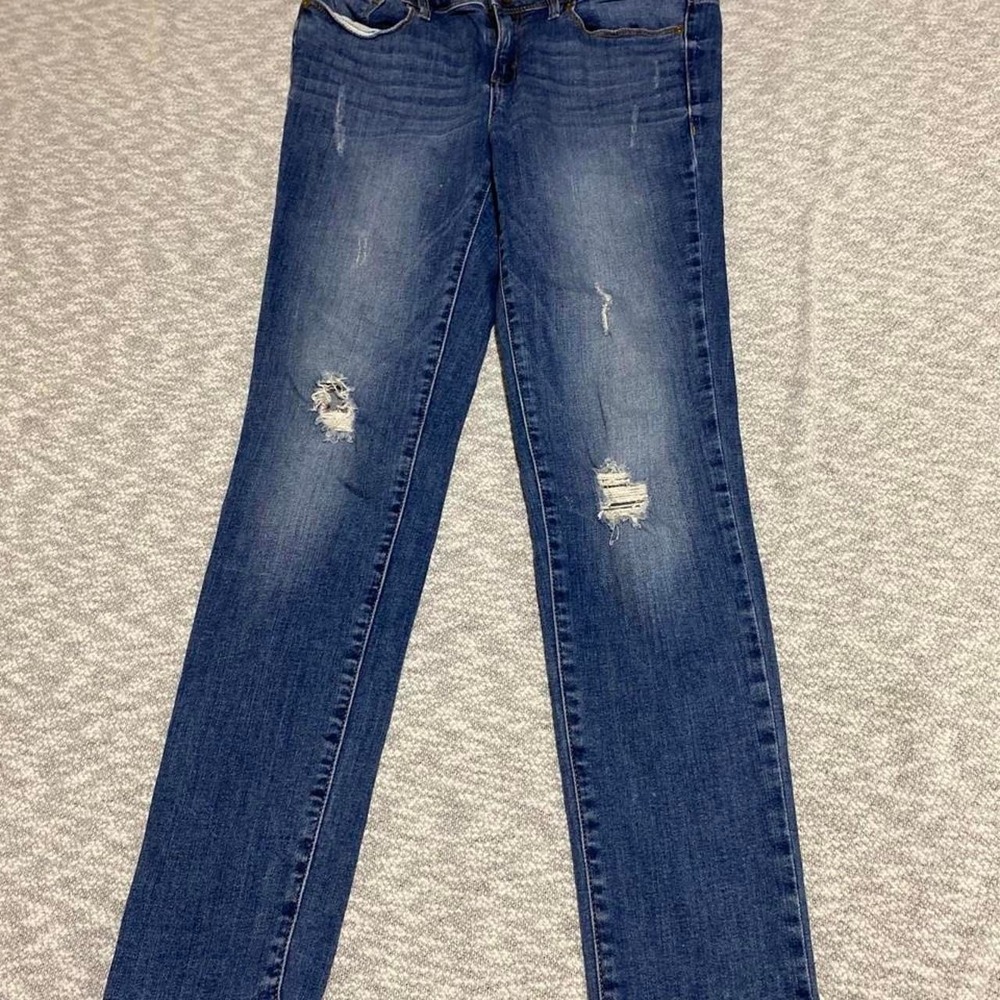 American Rag blue denim jeans with distressed details women 5. SKU-B947
